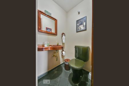 Apartamento à venda com 168m², 4 quartos e 3 vagas Apartamento à venda com 168m², 4 quartos e 3 vagasLavabo