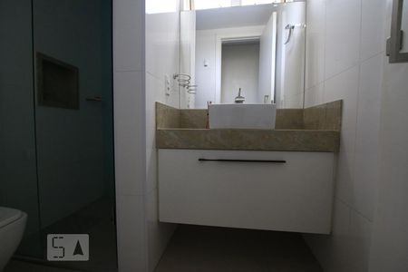 Banheiro de apartamento para alugar com 2 quartos, 70m² em Setor Oeste, Goiânia