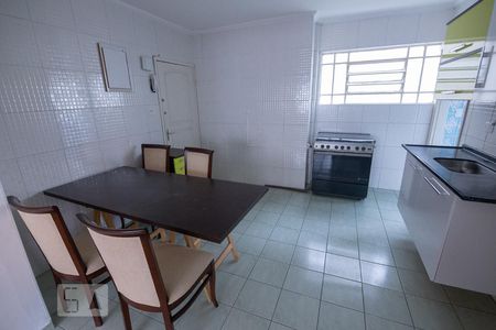 Cozinha de apartamento para alugar com 2 quartos, 70m² em Perdizes, São Paulo