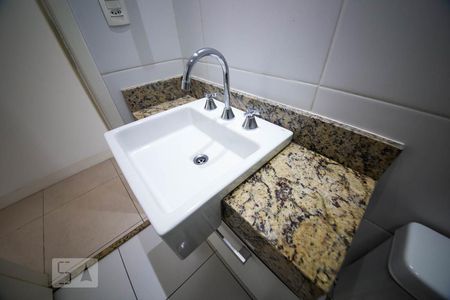 Banheiro social  de apartamento para alugar com 3 quartos, 103m² em Icaraí, Niterói