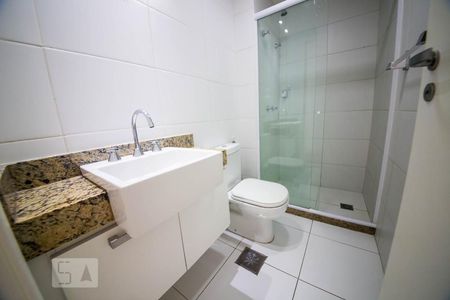 Banheiro social  de apartamento para alugar com 3 quartos, 103m² em Icaraí, Niterói