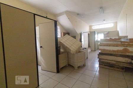 Casa à venda com 190m², 2 quartos e 2 vagas Casa à venda com 190m², 2 quartos e 2 vagasEspaço no térreo