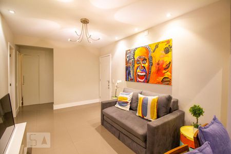 Sala de apartamento para alugar com 2 quartos, 130m² em Barra da Tijuca, Rio de Janeiro
