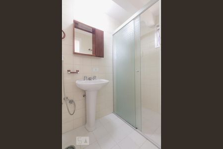 Banheiro de kitnet/studio para alugar com 1 quarto, 23m² em Vila Clementino, São Paulo