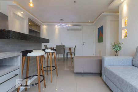 Sala de apartamento à venda com 2 quartos, 70m² em Barra da Tijuca, Rio de Janeiro