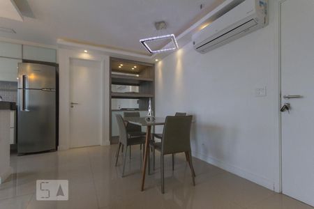 Sala de apartamento à venda com 2 quartos, 70m² em Barra da Tijuca, Rio de Janeiro