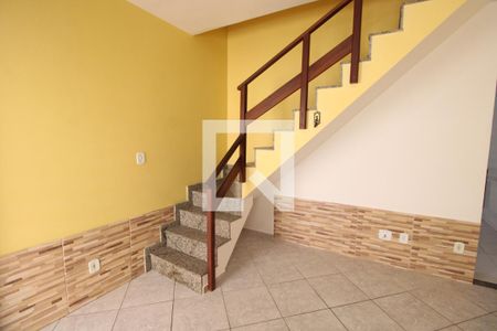 Sala de casa de condomínio para alugar com 2 quartos, 70m² em Vicente de Carvalho, Rio de Janeiro