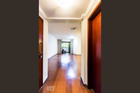 Hall  de apartamento para alugar com 4 quartos, 117m² em Jardim Chapadão, Campinas