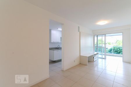 Sala de apartamento para alugar com 2 quartos, 70m² em Recreio dos Bandeirantes, Rio de Janeiro