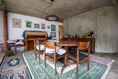 Sala de casa à venda com 4 quartos, 350m² em Alto de Pinheiros, São Paulo