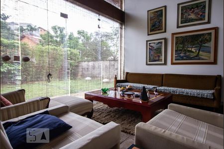 Sala de casa à venda com 4 quartos, 350m² em Alto de Pinheiros, São Paulo