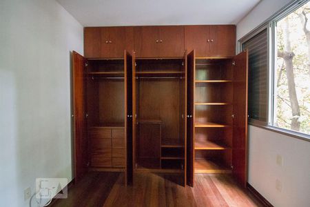 Suíte de apartamento para alugar com 2 quartos, 75m² em Funcionários, Belo Horizonte