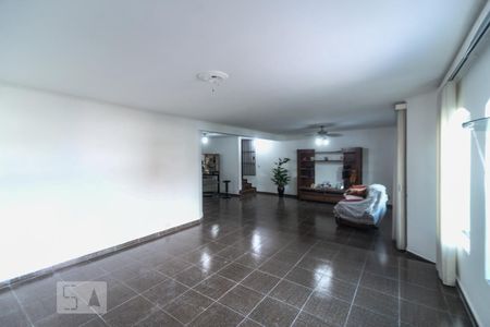 Sala de casa à venda com 5 quartos, 500m² em Vila Carrão, São Paulo