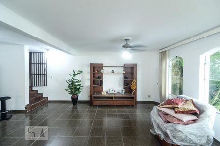 Sala de casa à venda com 5 quartos, 500m² em Vila Carrão, São Paulo