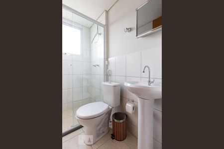 Banheiro de apartamento para alugar com 2 quartos, 47m² em Fanny, Curitiba