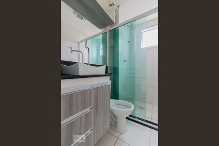 Banheiro de apartamento à venda com 2 quartos, 50m² em Vila Homero Thon, Santo André
