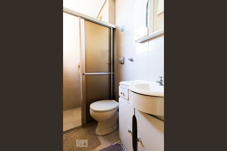 Banheiro de kitnet/studio para alugar com 1 quarto, 36m² em Cidade Baixa, Porto Alegre