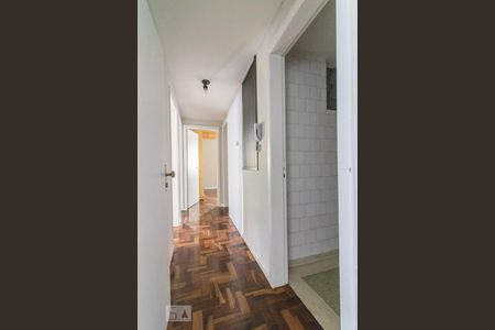 Corredor de apartamento para alugar com 3 quartos, 139m² em Centro, Curitiba
