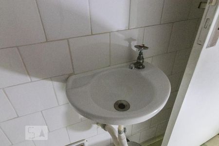 Banheiro social de apartamento para alugar com 3 quartos, 139m² em Centro, Curitiba