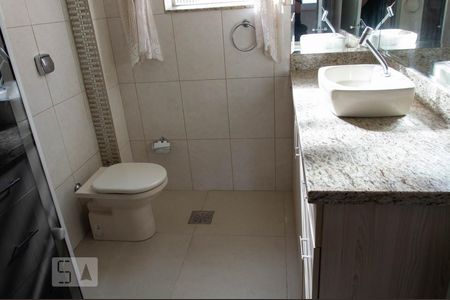 Banheiro de apartamento para alugar com 3 quartos, 90m² em Navegantes, Porto Alegre