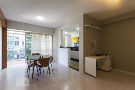 Sala de apartamento para alugar com 1 quarto, 61m² em Barra da Tijuca, Rio de Janeiro