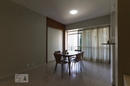 Sala de apartamento para alugar com 1 quarto, 61m² em Barra da Tijuca, Rio de Janeiro