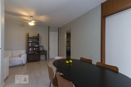 Sala de apartamento para alugar com 1 quarto, 61m² em Barra da Tijuca, Rio de Janeiro