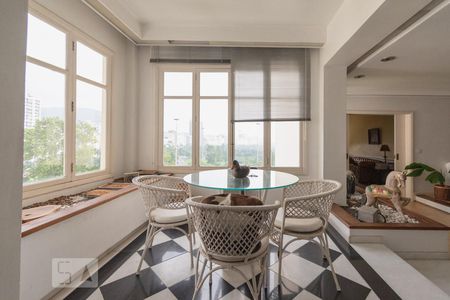 Apartamento à venda com 230m², 3 quartos e sem vaga Apartamento à venda com 230m², 3 quartos e sem vagaSala