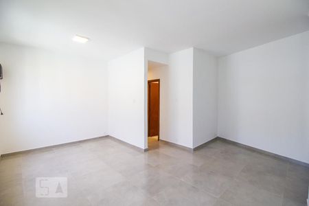 Sala de casa de condomínio para alugar com 4 quartos, 120m² em Barra da Tijuca, Rio de Janeiro