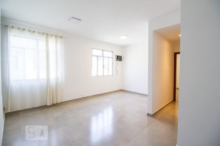 Sala de casa de condomínio para alugar com 4 quartos, 120m² em Barra da Tijuca, Rio de Janeiro