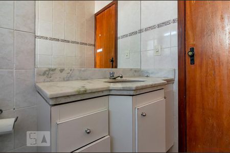 Suite do Quarto 2 de apartamento para alugar com 3 quartos, 110m² em Fernão Dias, Belo Horizonte