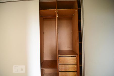 Armário corredor de apartamento à venda com 4 quartos, 90m² em Jardim América, Belo Horizonte