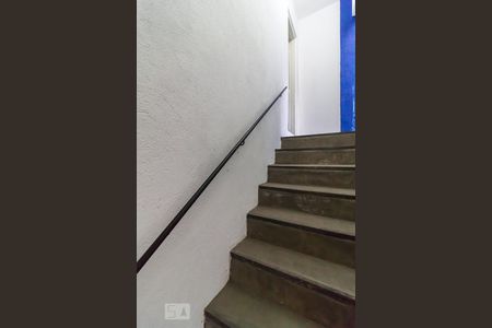 Escada entrada de kitnet/studio à venda com 1 quarto, 17m² em Perdizes, São Paulo