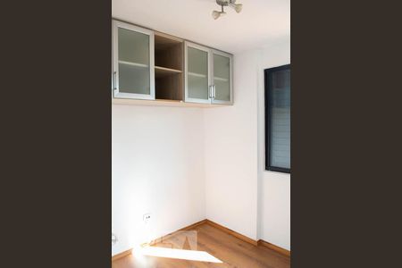 QUARTO 1 de apartamento para alugar com 3 quartos, 76m² em Jardim das Laranjeiras, São Paulo