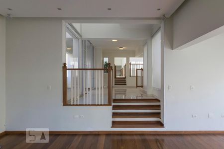 1o. Andar - Sala de casa à venda com 4 quartos, 300m² em Vila Brasílio Machado, São Paulo