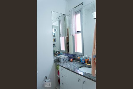 Banheiro de apartamento para alugar com 2 quartos, 59m² em Jardim Carvalho, Porto Alegre