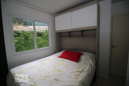 Quarto 01 de apartamento para alugar com 3 quartos, 58m² em Pechincha, Rio de Janeiro