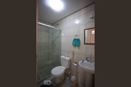 banheiro social de apartamento para alugar com 2 quartos, 66m² em Badu, Niterói