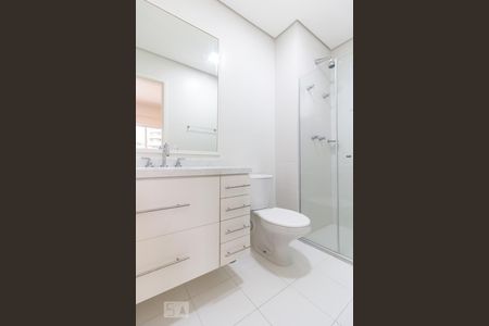 Banheiro do Quarto de kitnet/studio para alugar com 1 quarto, 49m² em Tamboré, Santana de Parnaíba