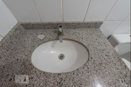 Banheiro de apartamento para alugar com 2 quartos, 60m² em Setor dos Afonsos, Goiânia