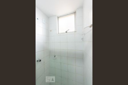 Banheiro de apartamento para alugar com 2 quartos, 60m² em Setor dos Afonsos, Goiânia