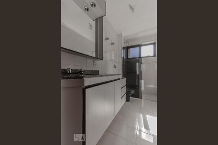 Banheiro  de apartamento à venda com 3 quartos, 246m² em Vila Santo Estéfano, São Paulo