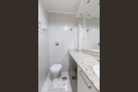 Banheiro de apartamento à venda com 2 quartos, 60m² em Farroupilha, Porto Alegre