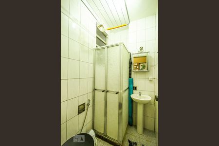 Banheiro de kitnet/studio para alugar com 1 quarto, 24m² em Copacabana, Rio de Janeiro