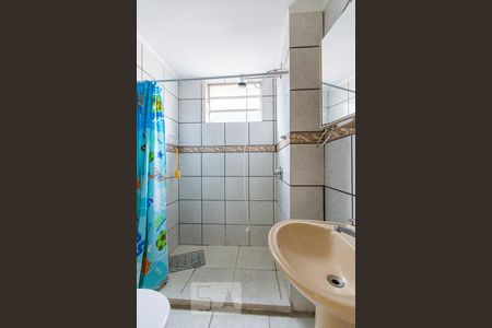 Banheiro de apartamento à venda com 1 quarto, 45m² em Glória, Porto Alegre