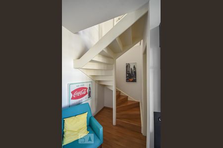 Escada de apartamento para alugar com 1 quarto, 48m² em Vila Andrade, São Paulo