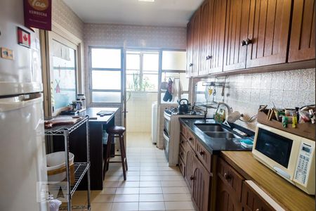 Cozinha de apartamento para alugar com 2 quartos, 85m² em Rio Branco, Porto Alegre