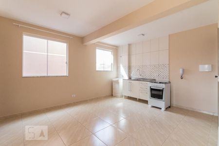 Sala e cozinha de apartamento para alugar com 1 quarto, 30m² em Guabirotuba, Curitiba
