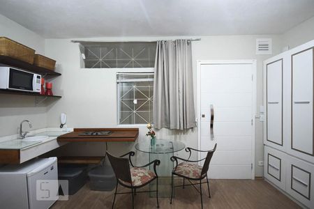 Sala de kitnet/studio para alugar com 1 quarto, 26m² em Real Parque, São Paulo