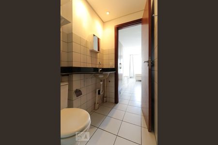 Banheiro suíte  de apartamento à venda com 2 quartos, 46m² em Centro, Belo Horizonte